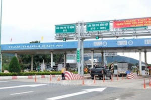 Đồng loạt thu phí không dừng từ hôm nay Đồng loạt thu phí không dừng từ hôm nay
