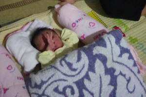 Phát hiện bé trai sơ sinh được bọc trong túi ni lông ở bụi cây