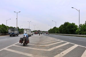 Cận cảnh đoạn đường vạch xương cá "tiến thoái lưỡng nan" gây sốt mạng