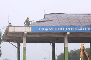 Hà Tĩnh tháo dỡ trạm thu phí Cầu Rác