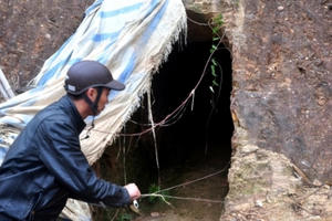 Vụ Bí thư huyện Tây Giang đào hầm: Yêu cầu lấp 2 miệng hầm và nghiêm túc kiểm điểm