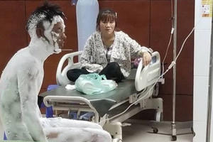 Bắc Ninh: Chán đời, nam thanh niên mua xăng về tự thiêu trước mặt bạn gái
