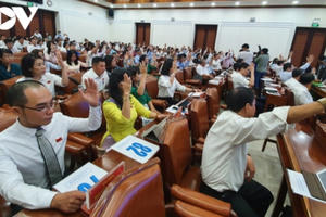 Chống lạm quyền như thế nào khi TPHCM không tổ chức HĐND cấp quận, phường?