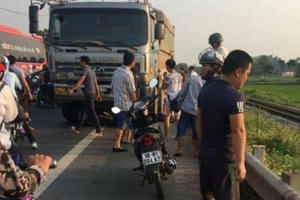 Đề nghị điều tra vụ xe tải đâm liên hoàn khiến 2 người tử vong trên QL1A đoạn qua tỉnh Bắc Giang