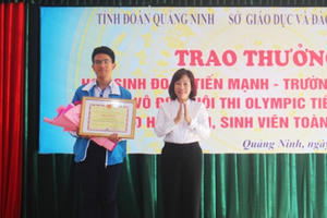 Quảng Ninh: Tuyên dương, trao thưởng cho học sinh vô địch Hội thi Olympic Tiếng Anh toàn quốc Quảng Ninh: Tuyên dương, trao thưởng cho học sinh vô địch Hội thi Olympic Tiếng Anh toàn quốc