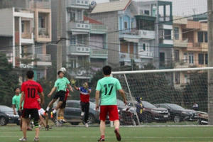 CLB bóng đá Liên quân các nhà báo tại Hà Nội giao hữu bóng đá với công ty Điện lực Hà Đông