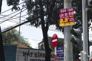 “Tiền mất tật mang” vì đăng ký học lái xe ở văn phòng "cò" môi giới