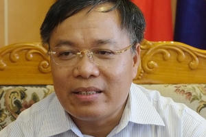 Giám đốc DNNN chỉ định 5 gói thầu cho con; “ghế nóng” EVN có người tạm quyền