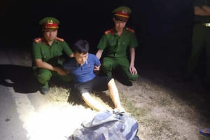 Tóm gọn 2 đối tượng cùng chiếc ô tô chở 2 ba lô chứa đầy ma túy