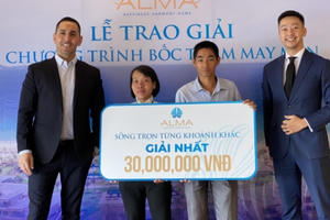 Công ty ALMA trao thưởng 30 triệu đồng tiền mặt cho khách hàng
