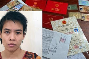 Hà Nội: Khởi tố, bắt tạm giam ‘‘nữ quái’’ làm giả giấy tờ của cơ quan, tổ chức Hà Nội: Khởi tố, bắt tạm giam ‘‘nữ quái’’ làm giả giấy tờ của cơ quan, tổ chức