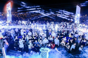 Giới trẻ Đà Nẵng rủ nhau check-in đêm Giáng sinh pha lê lộng lẫy ở SKY36 Giới trẻ Đà Nẵng rủ nhau check-in đêm Giáng sinh pha lê lộng lẫy ở SKY36