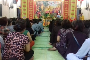 Hàng nghìn người tưng bừng tham gia lễ Phật Đản tại chùa Cát Linh