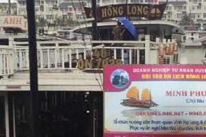 Quảng Ninh: Tạm dừng hoạt động của tàu du lịch “chặt chém” du khách