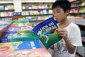 Phải ghi tên quần đảo Trường Sa, Hoàng sa vào SGK để khẳng định chủ quyền