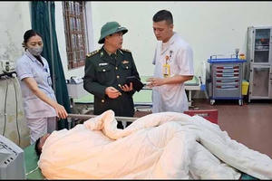 Hai anh em ruột gặp nạn tại biển Cửa Lò được lực lượng BĐBP Nghệ An cứu sống