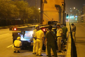 Phóng nhanh, đôi nam nữ thương vong trong đêm 20/11 Phóng nhanh, đôi nam nữ thương vong trong đêm 20/11