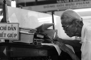 Gặp người viết thư tình xuyên thế kỷ ở Bưu điện trung tâm Sài Gòn