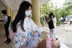 Ngày đầu học sinh lớp 10, 11 Đà Nẵng đi học trực tiếp trở lại