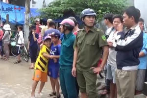 Bình Định: Một học sinh trên đường đi học về đã bị lũ cuốn trôi