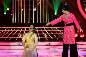 Tập 6 Gương mặt thân quen: Hòa Minzy tiếp tục giành chiến thắng vì quá giống Xuân Lan