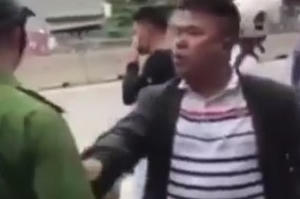 Quảng Ninh: Video ghi lại cảnh người đàn ông chửi bới, văng tục với Công an
