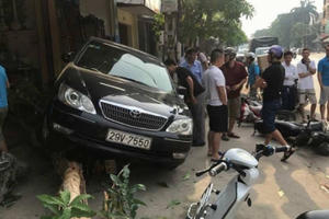 Thanh Hóa: “Xe điên” đâm liên hoàn nhiều xe máy, một phụ nữ bị cuốn vào gầm