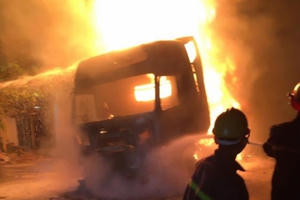 Xe đầu kéo biến thành ngọn đuốc khổng lồ khi đang chạy trên quốc lộ 1A