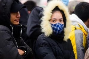 Người hâm mộ co ro chờ nhận vé trận chung kết lượt về AFF Cup 2018