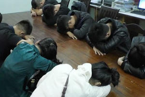 Bắt nhóm thanh niên mở tiệc ma túy mừng đội tuyển Việt Nam vô địch AFF Cup