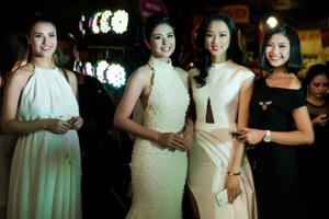 Hồng Quế sát ngày sinh nở vẫn đi event