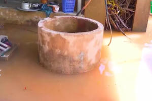 Người dân vùng lũ khát nước sạch