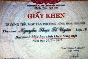 Phụ huynh “vắt óc” nghĩ lời nhận xét lạ trên giấy khen của con