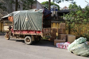 Bắt giữ hai dì cháu thuê người vận chuyển 160kg pháo nổ