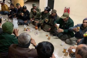 Đám người quá khích lao vào VFF đòi vé làm hoen ố hình ảnh thương binh