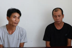 Đánh cảnh sát ở chốt kiểm dịch