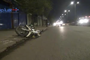 TP HCM: Xe ba gác gặp nạn sau khi tông xe máy rồi bỏ chạy