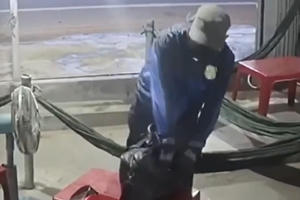 Dùng búa tấn công nữ chủ quán cà phê ở Phan Thiết