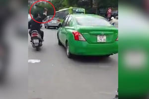 Tóm gọn thanh niên "ngáo đá" chém bay hàng chục gương chiếu hậu ô tô Tóm gọn thanh niên "ngáo đá" chém bay hàng chục gương chiếu hậu ô tô