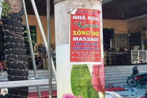 Cao Bằng: Xử phạt 40 triệu đồng đối với hành vi dán quảng cáo trên cột điện