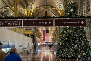 Hơn 80 triệu người Mỹ đi lại trong mùa Giáng sinh bất chấp Covid-19