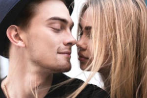 "Cảm ơn anh đã yêu phần xấu xí trong em"