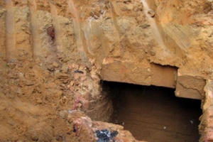 Quảng Ninh: Thi công bờ kè phát hiện hai ngôi mộ cổ kỳ lạ Quảng Ninh: Thi công bờ kè phát hiện hai ngôi mộ cổ kỳ lạ