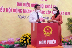 Phó Thủ tướng Chính phủ Lê Văn Thành bỏ phiếu bầu cử tại Hải Phòng