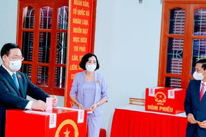 Chủ tịch QH Vương Đình Huệ bỏ phiếu bầu cử tại TP Hải Phòng