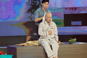 NSND Hồng Vân, NSƯT Đức Hải rớt nước mắt khi xem học trò Minh Nhí diễn