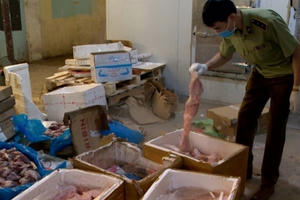 Bí ẩn về 6 tấn thực phẩm bẩn trong kho lạnh giữa lòng thủ đô Hà Nội