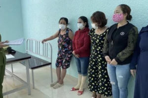 Bắt quả tang 14 "quý bà" đang sát phạt tại sòng bạc