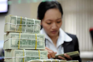 Người Việt gửi bao nhiêu tiền ở nước ngoài?