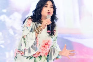 Thanh Lam, Ngọc Anh “đội mưa” hát khai trương phố đi bộ Trịnh Công Sơn